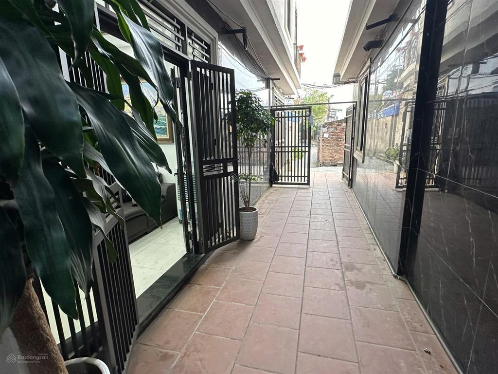 Nhà 4 tầng 35m2 gần thị trấn chúc sơn, ô tô vào cửa giá 3,35 tỷ