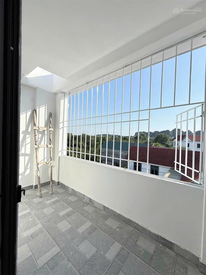 Nhà mặt ngõ, ôtô vào tận nơi tại phụng châu  diện tích 40 m, xây dựng 4 tầng có sân cổng riêng