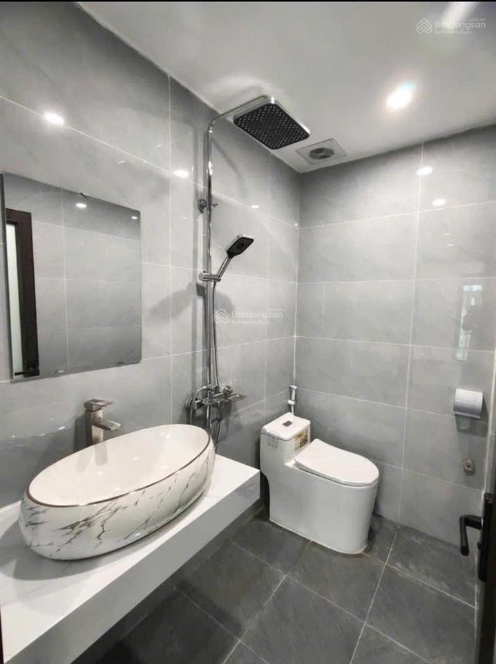 Bán cổ bản, 5,5 tỷ, 40m2, 3pn, 4wc, pháp lý đầy đủ, mặt tiền rộng, lô góc thang máy, ô tô vào cửa.