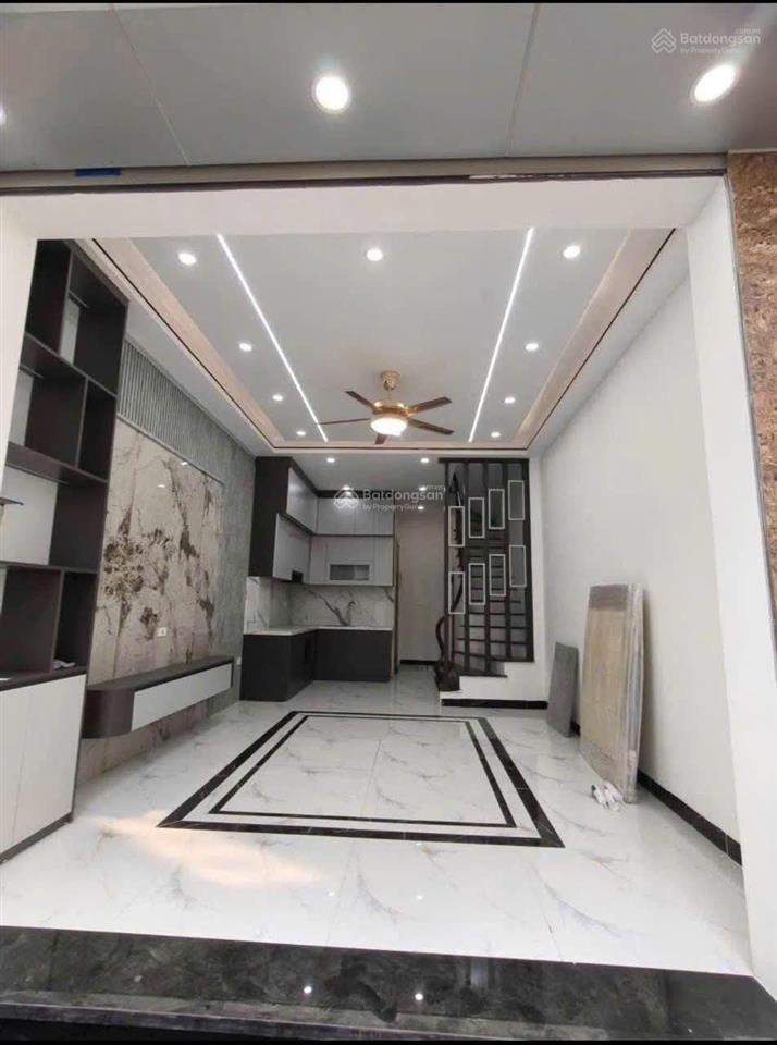 Bán cổ bản, 5,5 tỷ, 40m2, 3pn, 4wc, pháp lý đầy đủ, mặt tiền rộng, lô góc thang máy, ô tô vào cửa.