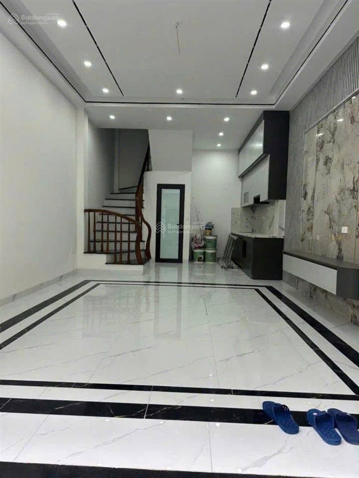 Bán cổ bản, 5,5 tỷ, 40m2, 3pn, 4wc, pháp lý đầy đủ, mặt tiền rộng, lô góc thang máy, ô tô vào cửa.