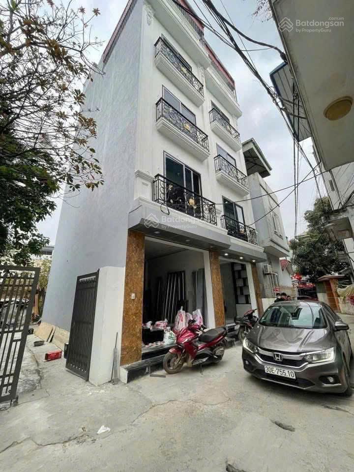 Bán cổ bản, 5,5 tỷ, 40m2, 3pn, 4wc, pháp lý đầy đủ, mặt tiền rộng, lô góc thang máy, ô tô vào cửa.