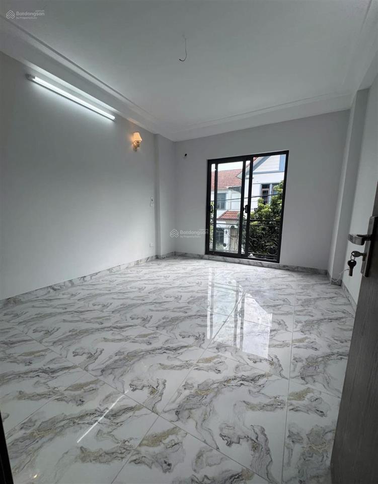 Nhà mặt ngõ, ô tô vào tận nơi tại phụng châu  diện tích 40 m2 xây dựng 4 tầng có sân cổng riêng