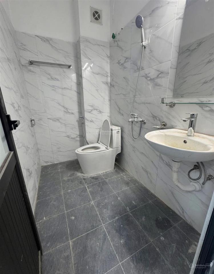 Nhà mặt ngõ, ô tô vào tận nơi tại phụng châu  diện tích 40 m2 xây dựng 4 tầng có sân cổng riêng