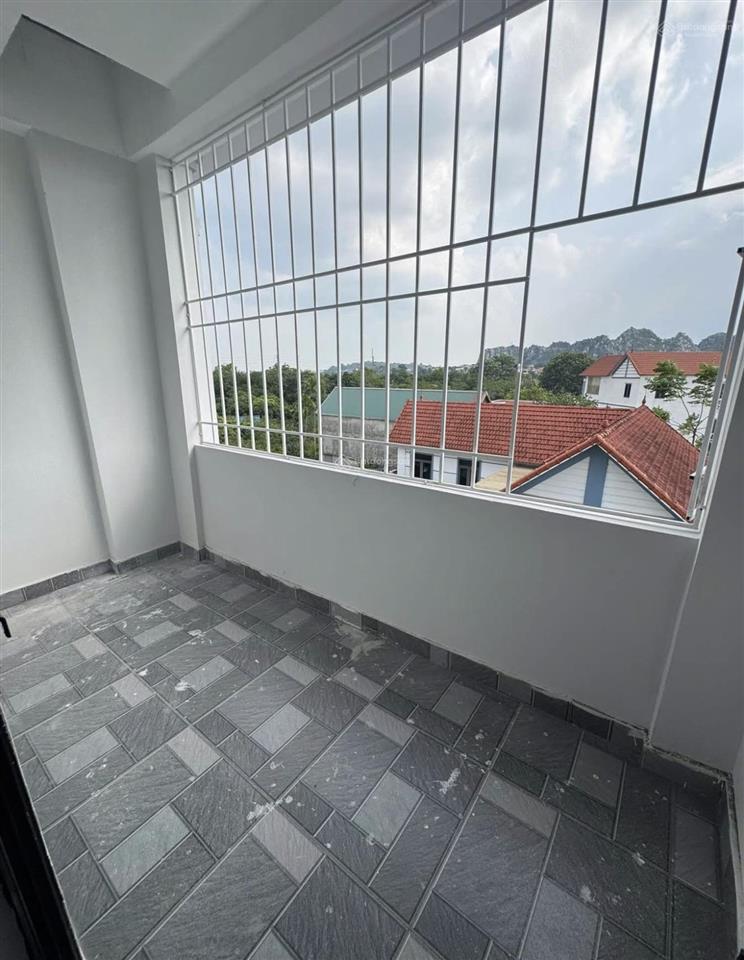 Nhà mặt ngõ, ô tô vào tận nơi tại phụng châu  diện tích 40 m2 xây dựng 4 tầng có sân cổng riêng