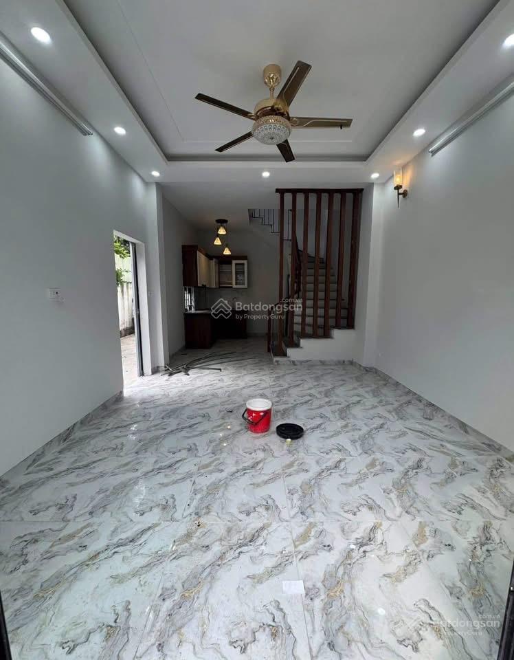 Nhà mặt ngõ, ô tô vào tận nơi tại phụng châu  diện tích 40 m2 xây dựng 4 tầng có sân cổng riêng