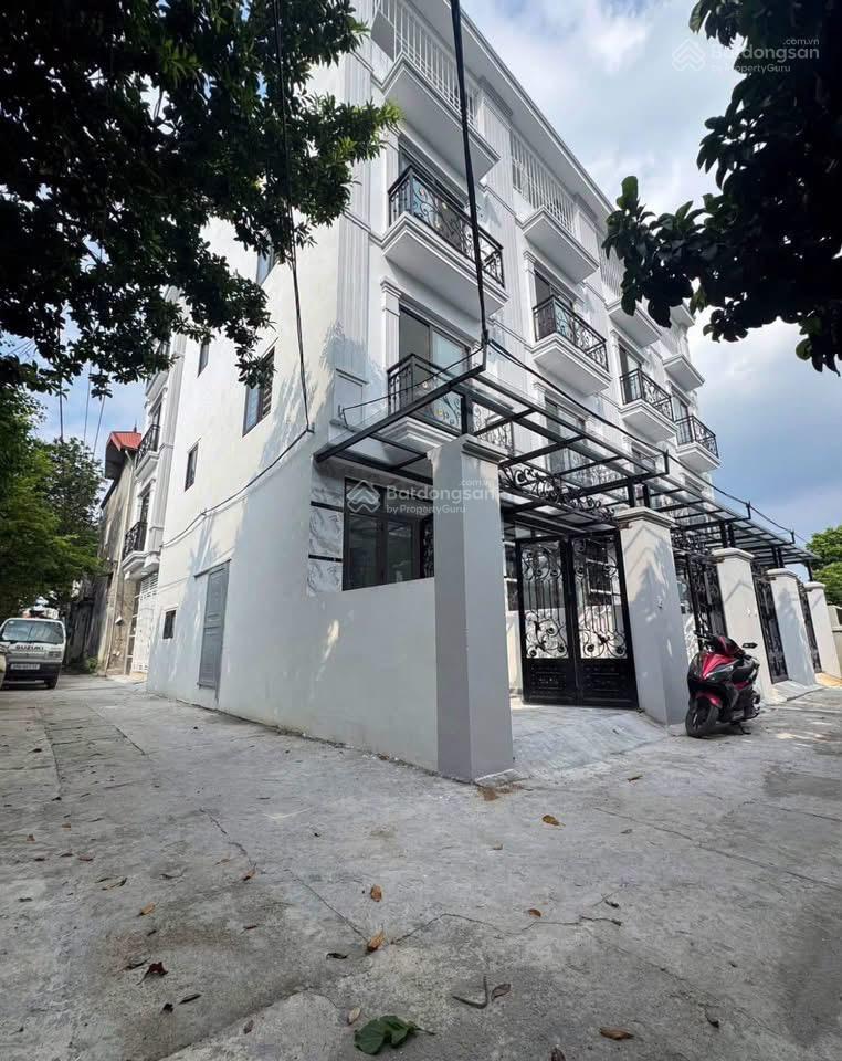 Nhà mặt ngõ, ô tô vào tận nơi tại phụng châu  diện tích 40 m2 xây dựng 4 tầng có sân cổng riêng