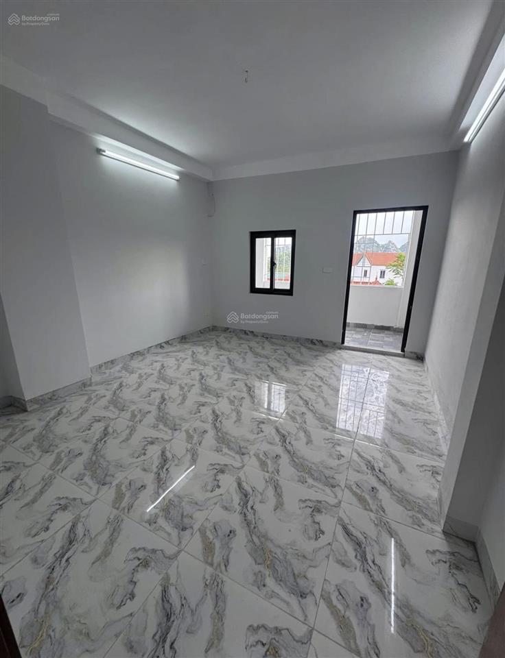 Nhà mặt ngõ, ô tô vào tận nơi tại phụng châu  diện tích 40 m2 xây dựng 4 tầng có sân cổng riêng