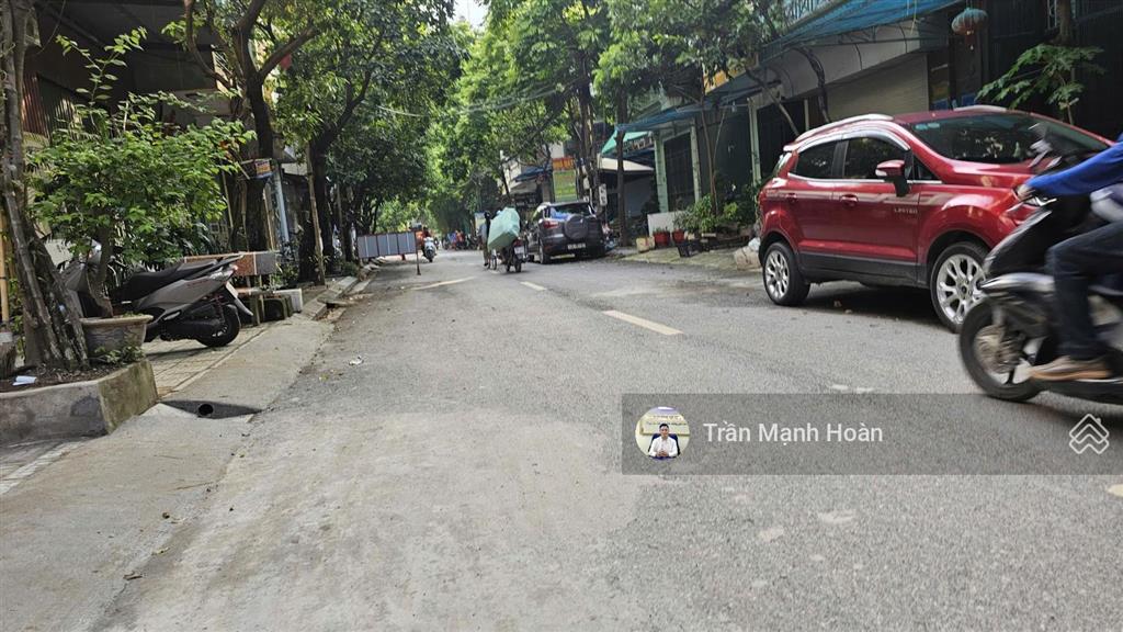 Tôi cần bán gấp nhà 5t thang máy văn la, phú la ngay chợ văn la và cột đồng hồ vp, ôtô tránh. 16tỷ8