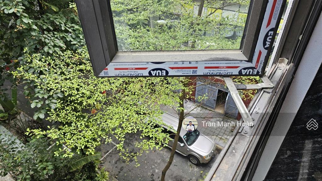 Tôi cần bán gấp nhà 5t thang máy văn la, phú la ngay chợ văn la và cột đồng hồ vp, ôtô tránh. 16tỷ8