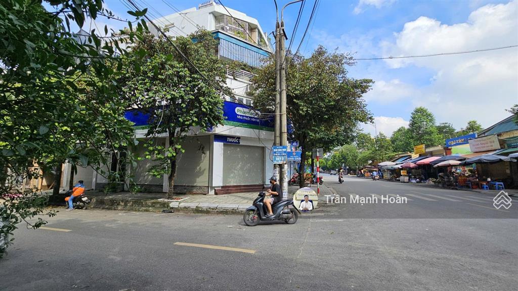 Tôi cần bán gấp nhà 5t thang máy văn la, phú la ngay chợ văn la và cột đồng hồ vp, ôtô tránh. 16tỷ8