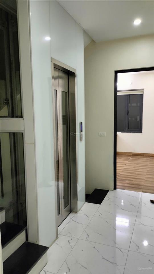 Cho thuê mặt bằng đã hoàn thiện đẹp, sẵn điều hòa, thang máy, giá 6tr/tháng
