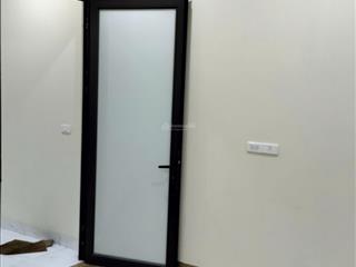 Cho thuê mặt bằng đã hoàn thiện đẹp, sẵn điều hòa, thang máy, giá 6tr/tháng