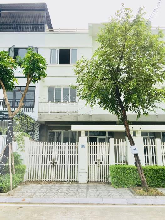 Cho thuê nhà vườn 120m mặt tiền 6m giá tham khảo tốt trong khu vực geleximco giá chỉ 10tr.