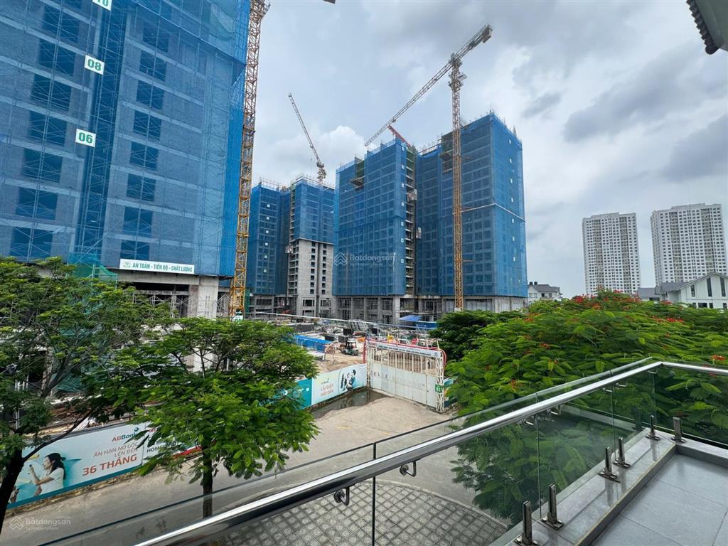 Cho thuê sàn 100m2 đã hoàn thiện đẹp, sẵn điều hòa, thang máy, giá 13tr/tháng