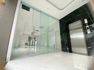 Cho thuê sàn 100m2 đã hoàn thiện đẹp, sẵn điều hòa, thang máy, giá 13tr/tháng