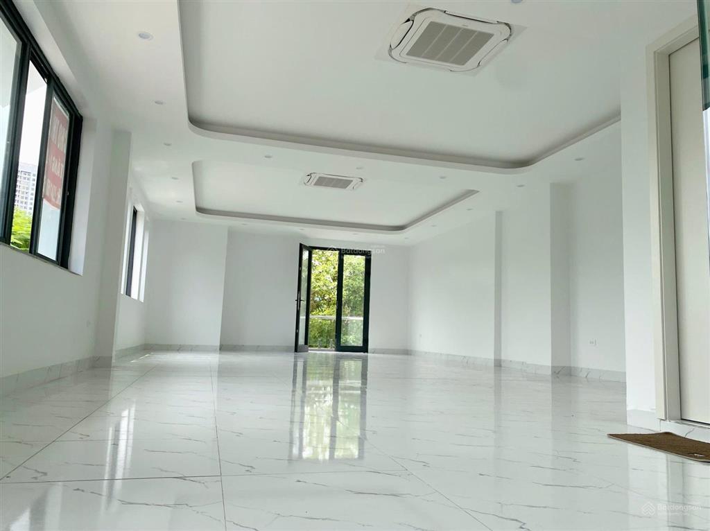 Cho thuê sàn 100m2 đã hoàn thiện đẹp, sẵn điều hòa, thang máy, giá 13tr/tháng