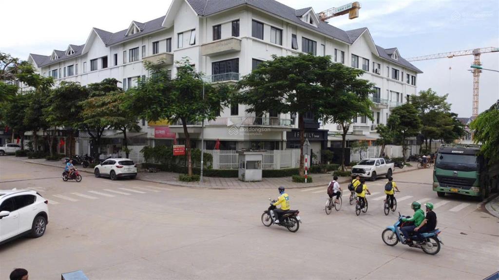 Cho thuê mặt bằng góc 50m2, mặt đường lớn 20,5m, hoàn thiện đẹp, giá siêu rẻ chỉ 7.5tr/tháng