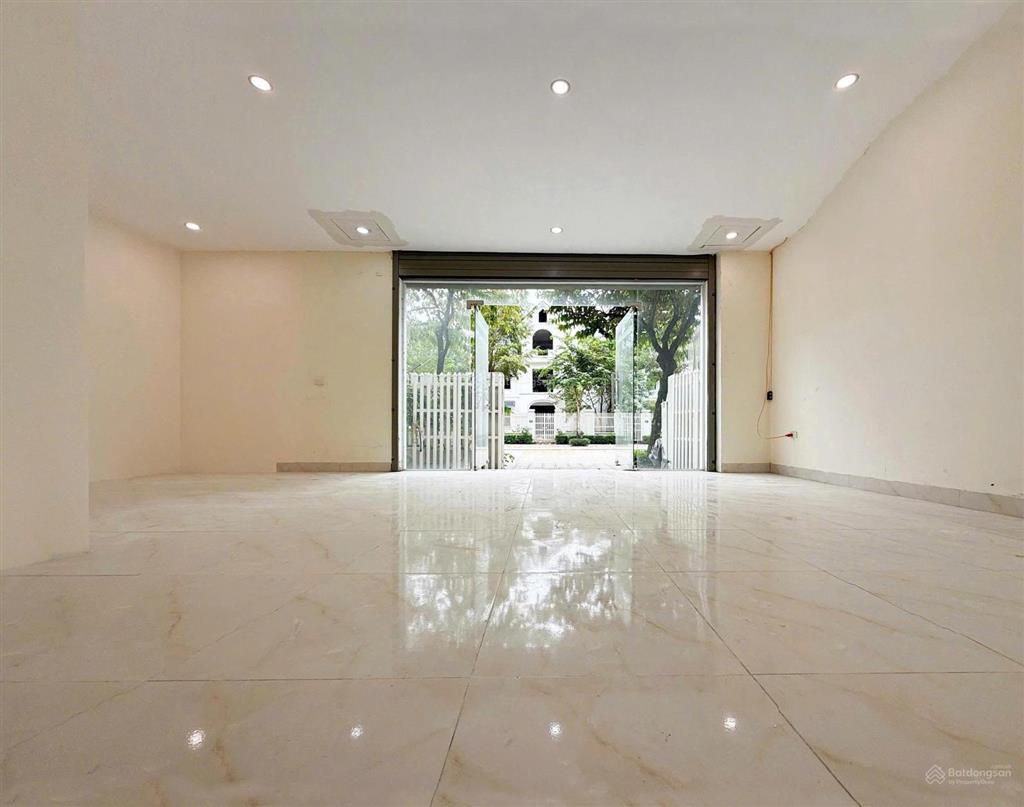 Cho thuê mặt bằng góc 50m2, mặt đường lớn 20,5m, hoàn thiện đẹp, giá siêu rẻ chỉ 7.5tr/tháng