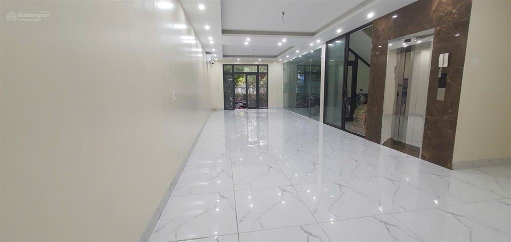 Cần cho thuê tầng 1 dt 75m2 đã hoàn thiện đẹp, giá 12tr/tháng