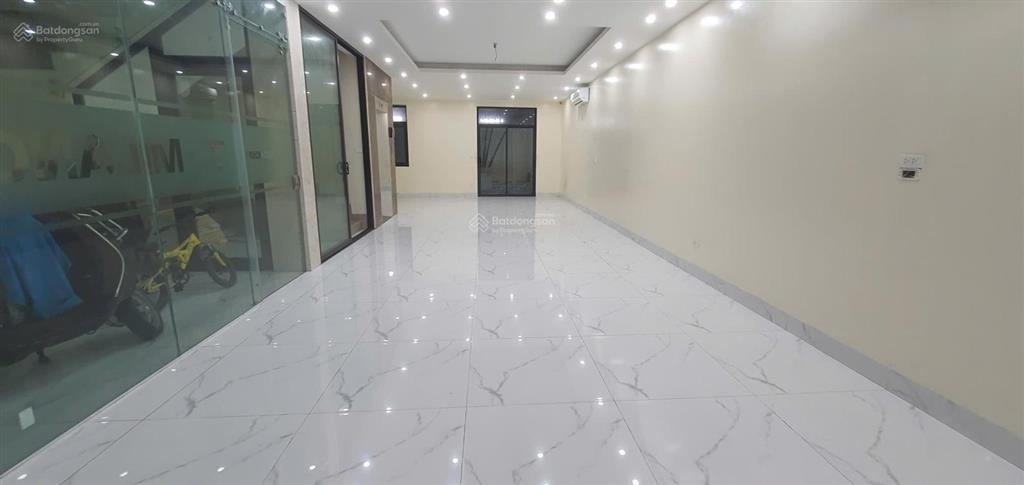 Cần cho thuê tầng 1 dt 75m2 đã hoàn thiện đẹp, giá 12tr/tháng