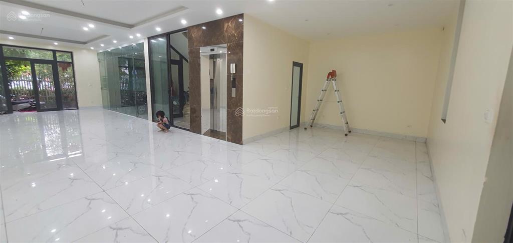 Cần cho thuê tầng 1 dt 75m2 đã hoàn thiện đẹp, giá 12tr/tháng