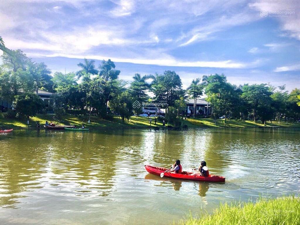 Cần bán căn bt mặt suối xanh villlas 550m2, mặt tiền 22m, vị trí đẹp nhất xanh villas. giá đầu tư.