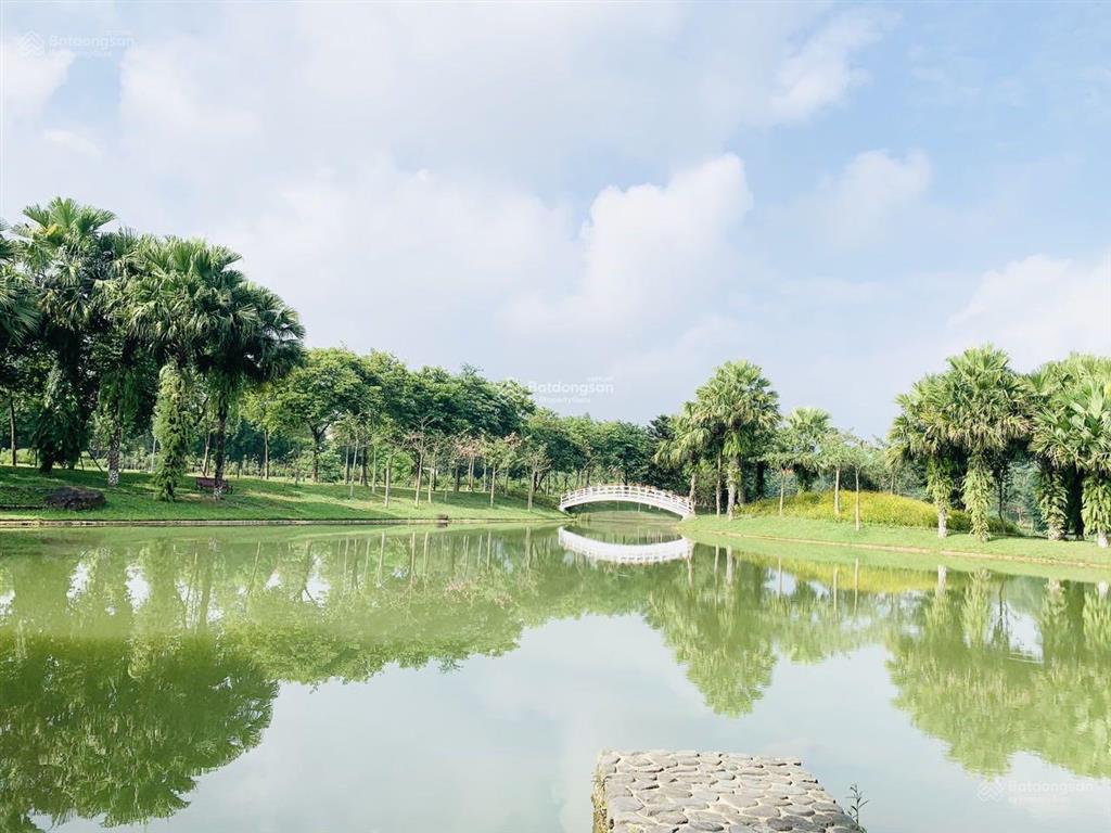 Cần bán căn bt mặt suối xanh villlas 550m2, mặt tiền 22m, vị trí đẹp nhất xanh villas. giá đầu tư.