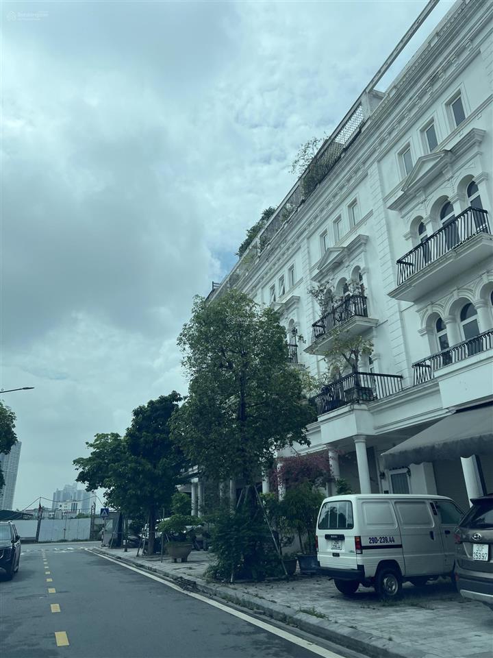 Cần bán căn góc shophouse louis city, dt 180m2 mặt đường 22m. giá 5x tỷ.  0931 133 ***