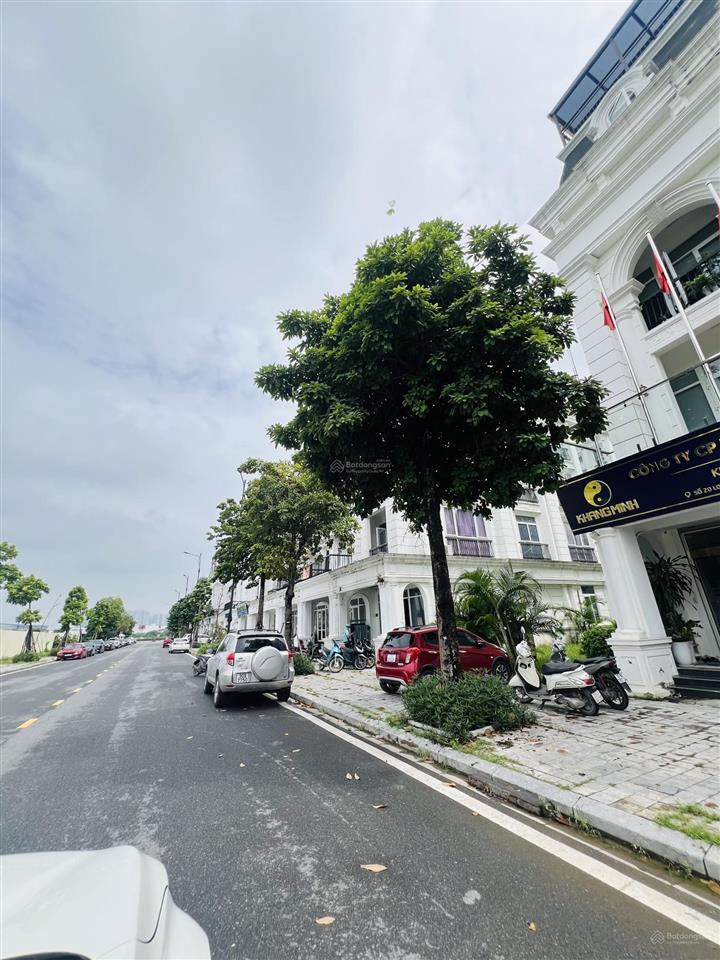 Cần bán căn góc shophouse louis city, dt 180m2 mặt đường 22m. giá 5x tỷ.  0931 133 ***