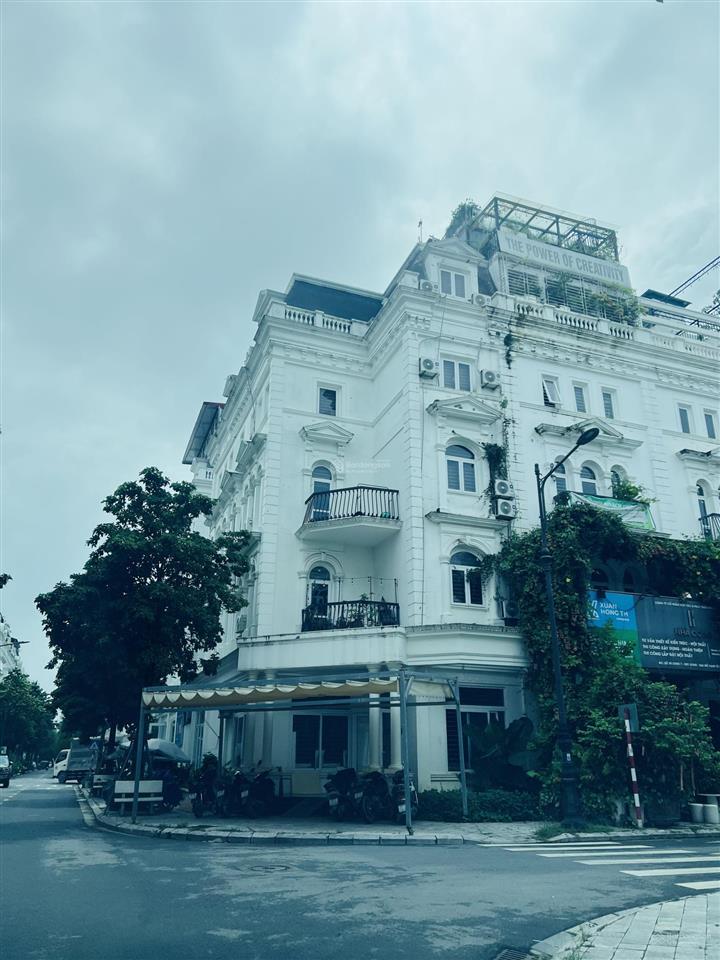 Cần bán căn góc shophouse louis city, dt 180m2 mặt đường 22m. giá 5x tỷ.  0931 133 ***