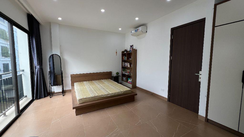 Chính chủ bán nhà phân lô 5 tầng 50m2 MT 5,4m thiết kế hiện đại sổ đỏ gần chợ Văn La, Văn Phú