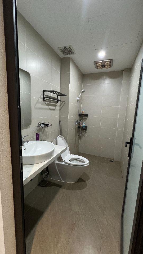 Chính chủ bán nhà phân lô 5 tầng 50m2 MT 5,4m thiết kế hiện đại sổ đỏ gần chợ Văn La, Văn Phú