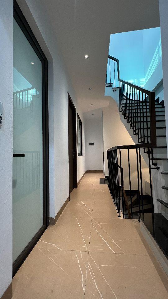 Chính chủ bán nhà phân lô 5 tầng 50m2 MT 5,4m thiết kế hiện đại sổ đỏ gần chợ Văn La, Văn Phú