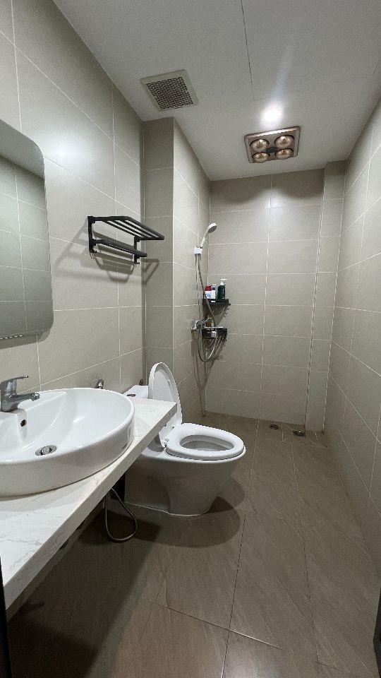 Chính chủ bán nhà phân lô 5 tầng 50m2 MT 5,4m thiết kế hiện đại sổ đỏ gần chợ Văn La, Văn Phú