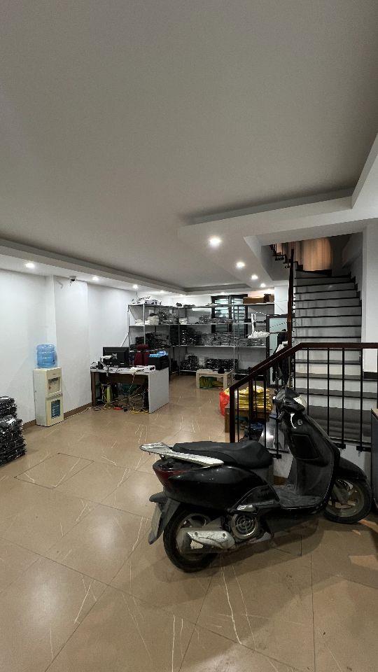 Chính chủ bán nhà phân lô 5 tầng 50m2 MT 5,4m thiết kế hiện đại sổ đỏ gần chợ Văn La, Văn Phú