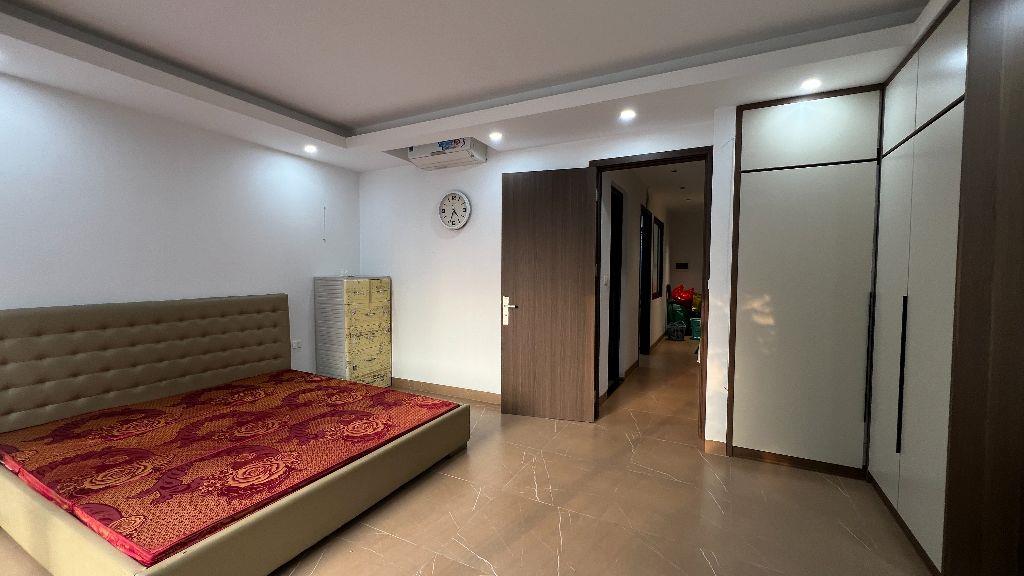 Chính chủ bán nhà phân lô 5 tầng 50m2 MT 5,4m thiết kế hiện đại sổ đỏ gần chợ Văn La, Văn Phú
