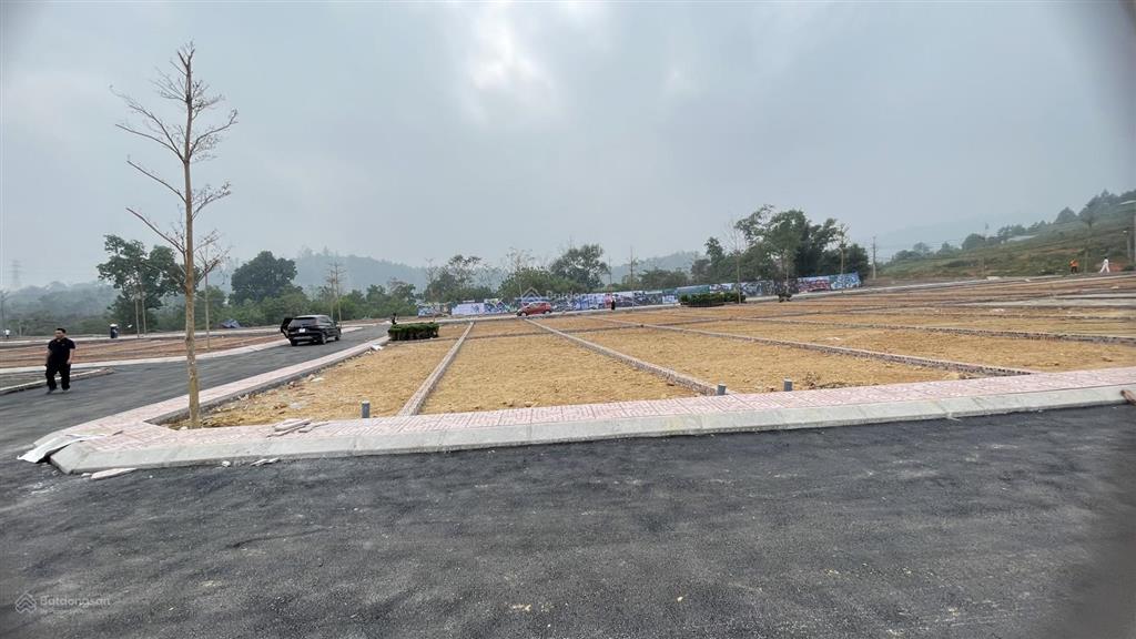 Tôi bán lô đất xuất ngoại giao giá chỉ 2,4 tỷ/100m2 lô thường và lô góc sát ql21 đường to 6  8m