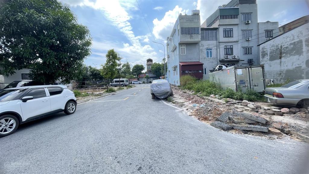 Chính chủ bán lô đất gần hồ đồng mô, sát tỉnh lộ 416. giá đầu tư 1,8 tỷ, sẵn sổ, full thổ