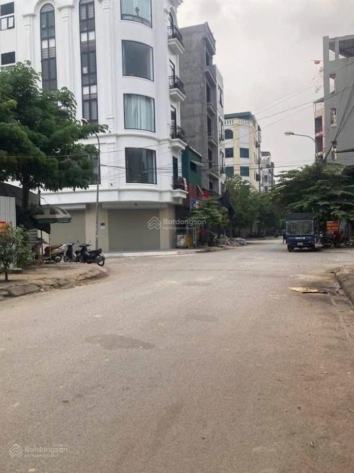 Cho thuê nhà 7 tầng, thang máy. nhà xây mới, đầy đủ điều hòa, nóng lạnh.