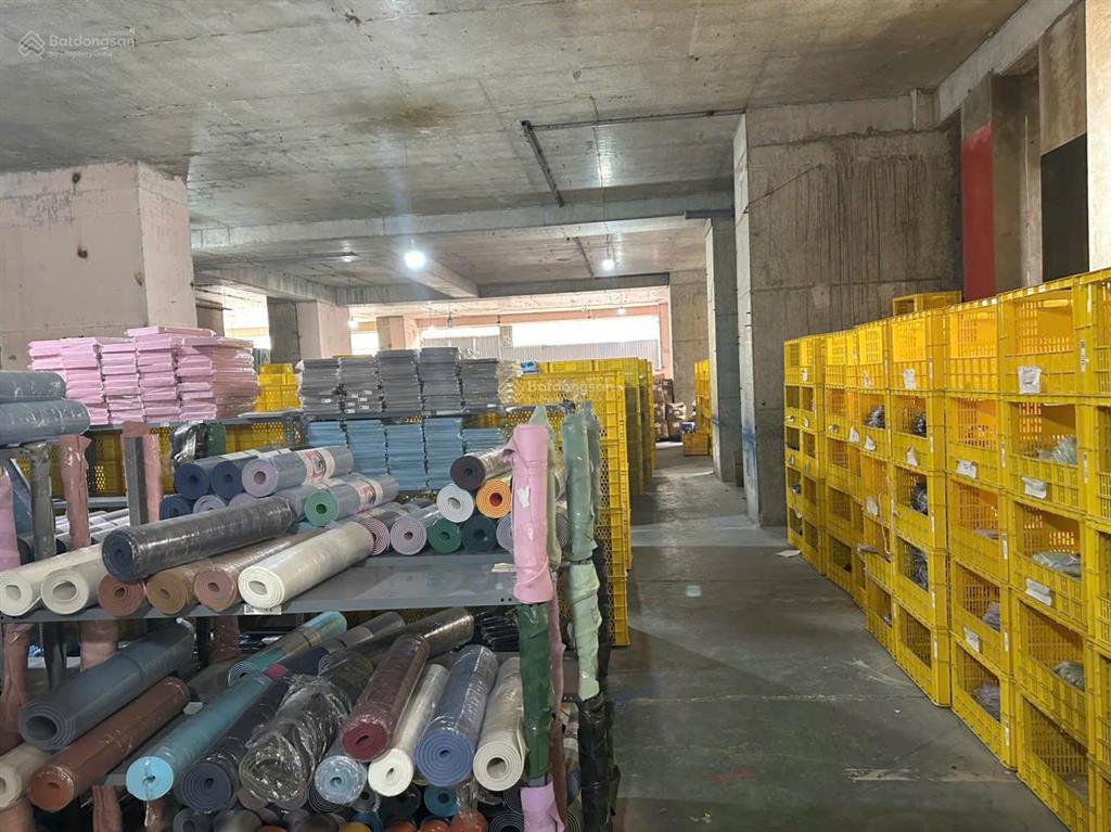 Em mời thuê kho lớn diện tích hơn 2000m, ngay ngã tư vạn phúc, tải vào cửa kho  0914 664 ***