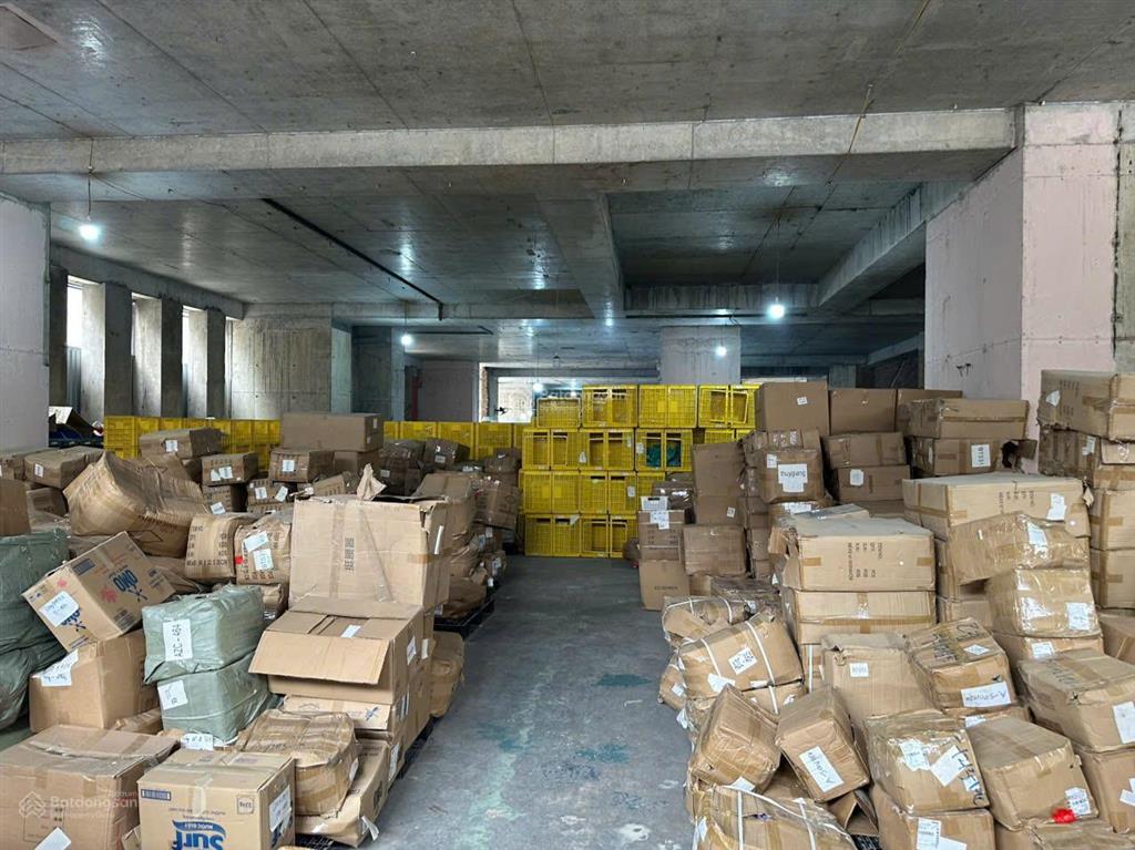 Em mời thuê kho lớn diện tích hơn 2000m, ngay ngã tư vạn phúc, tải vào cửa kho  0914 664 ***