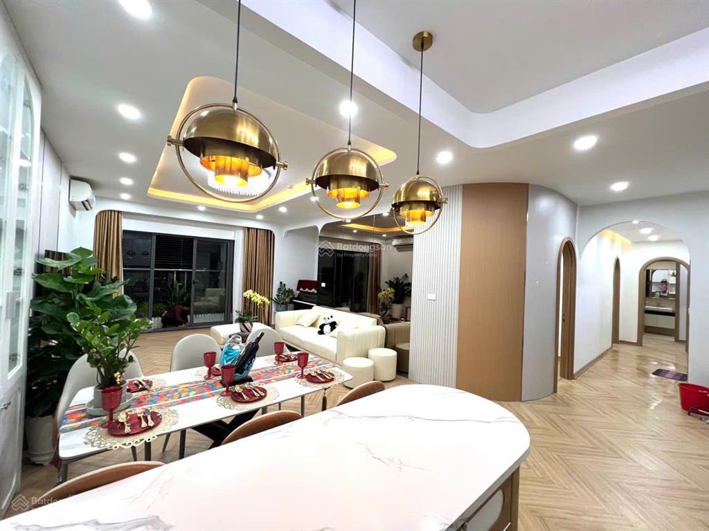 Chính chủ em bán căn 4pn 3wc mới 100% tòa hpc 105  0914 664 ***