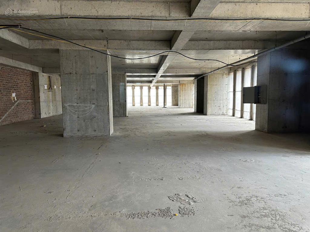 Em cần cho thuê kho 500m2 tại ngã tư vạn phúc, hà đông giá thuê 15tr/ tháng,  0914 664 ***