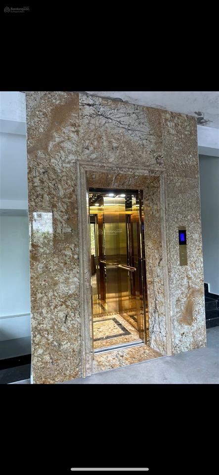 Cho thuê căn góc dt 150m2 x 5 tầng, ngã tư vị trí đắc địa cạnh tháp đồng hồ la casta