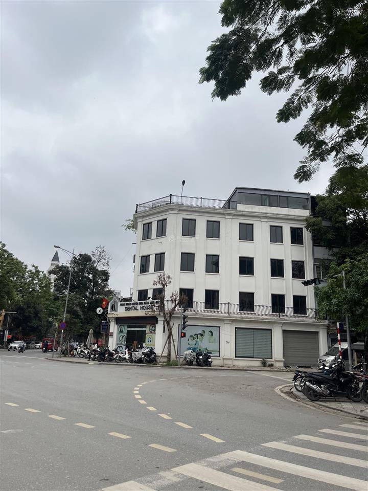 Cho thuê căn góc dt 150m2 x 5 tầng, ngã tư vị trí đắc địa cạnh tháp đồng hồ la casta