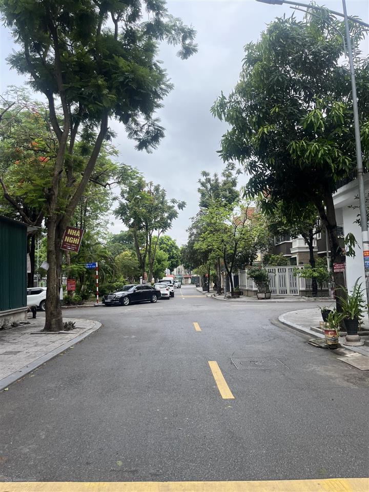 Chính chủ tt8 đtm văn phú, (vị trí đẹp ở sầm uất) đối diện vườn hoa bt 5,6 giá nhỉnh 19 tỷ