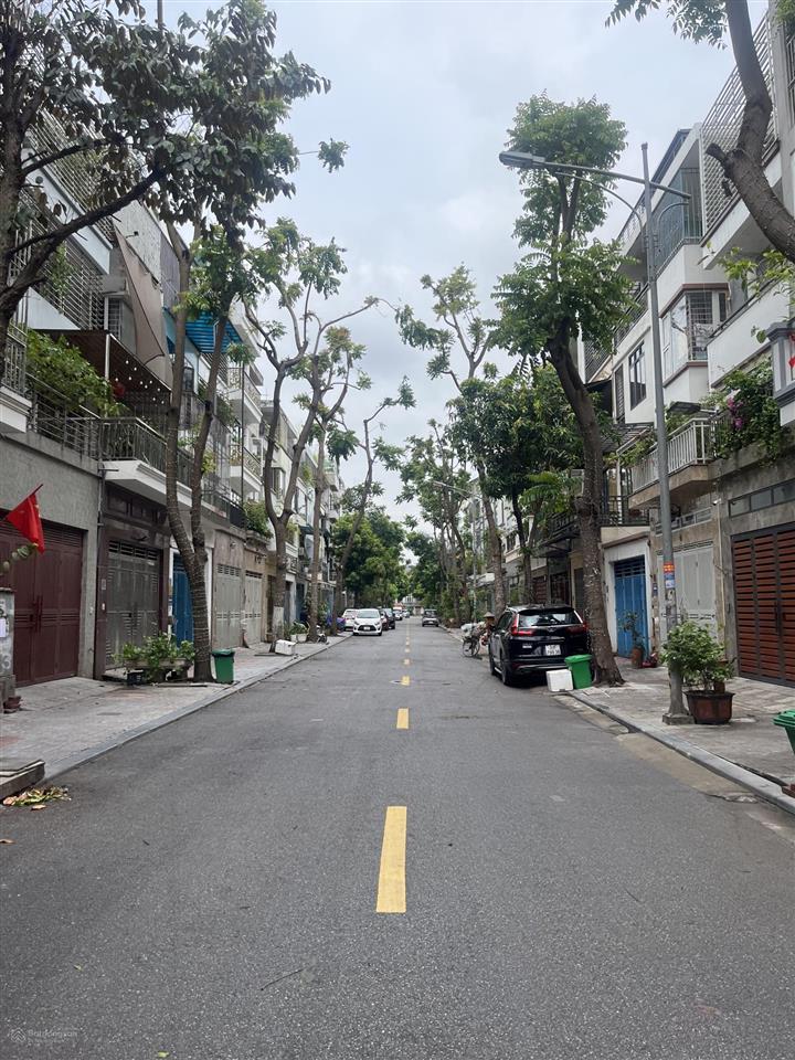 Chính chủ tt8 đtm văn phú, (vị trí đẹp ở sầm uất) đối diện vườn hoa bt 5,6 giá nhỉnh 19 tỷ