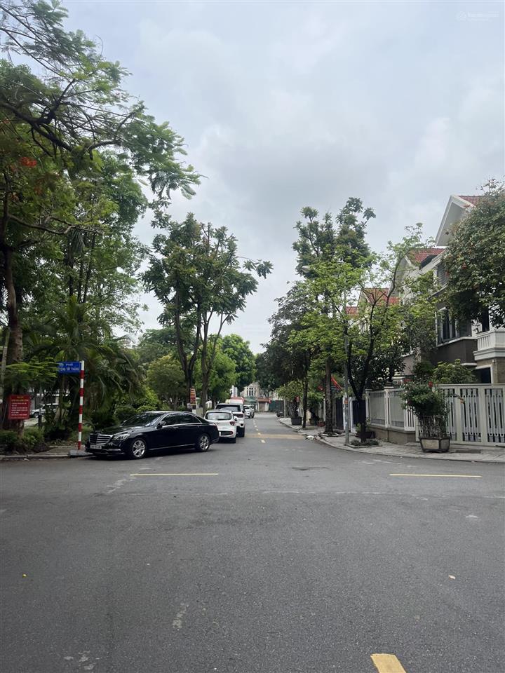 Chính chủ tt8 đtm văn phú, (vị trí đẹp ở sầm uất) đối diện vườn hoa bt 5,6 giá nhỉnh 19 tỷ