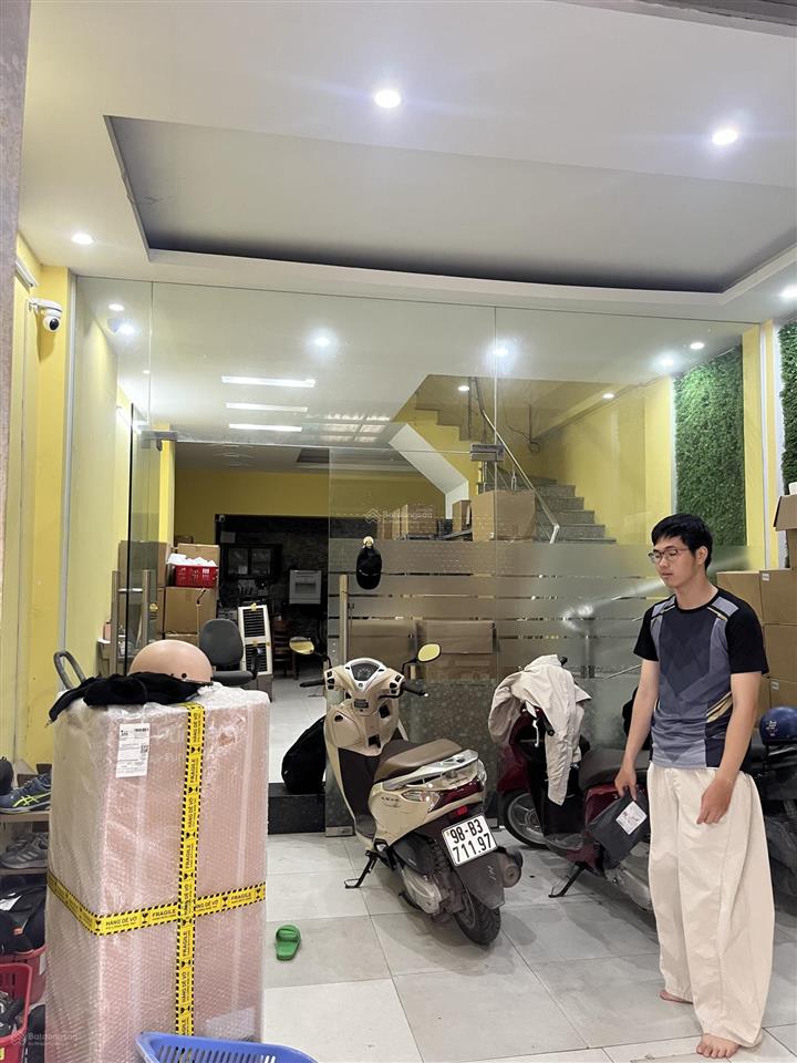 Cho thuê nhà lk kđt văn phú, hà đông 80m2, 5 tầng, mt 5m. nhà hoàn thiện có bếp. giá 18tr/th